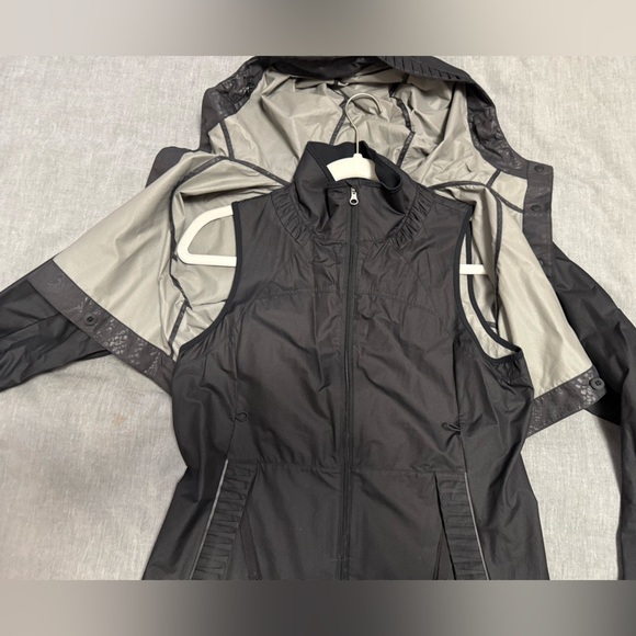Lululemon Women's Black Hooded convertible vest/jacket size 6 running - Picture 4 of 7